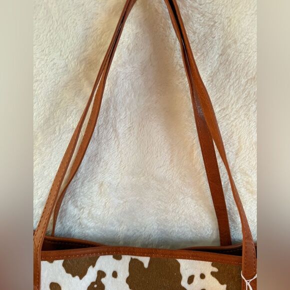 Tres Jolie Cow Print Tote - Picture 3 of 6